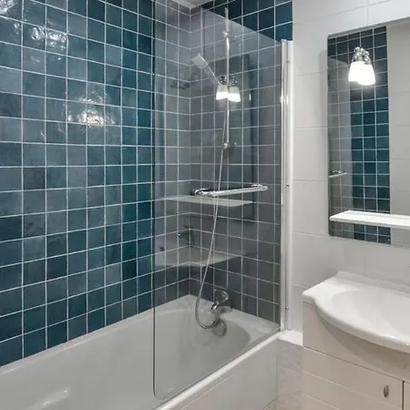 Les Portes D'or, Saint Clair Apartment
